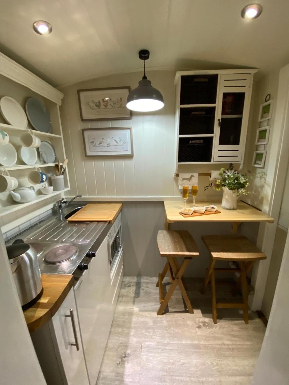 ホテル Woodmans Huts Haverthwaite エクステリア 写真