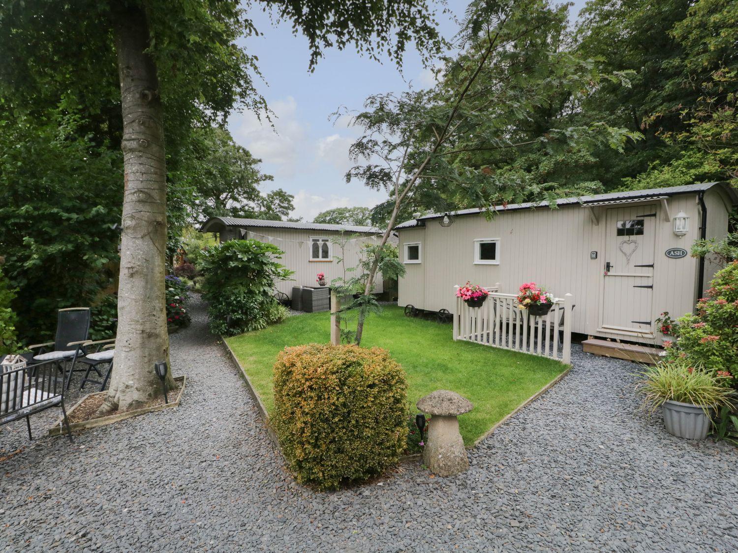 ホテル Woodmans Huts Haverthwaite エクステリア 写真
